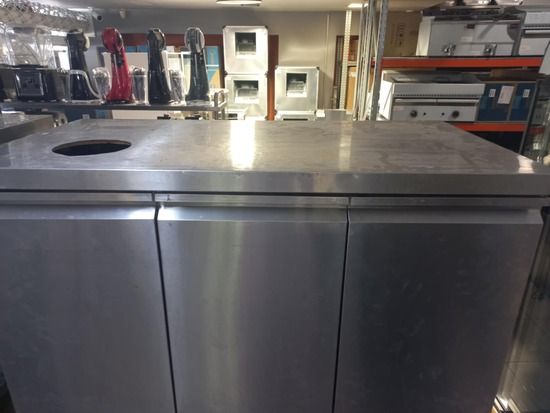 Εικόνα της Ερμάριο με Ανοιγόμενες Πόρτες και Αμπάρι 140x70x85cm