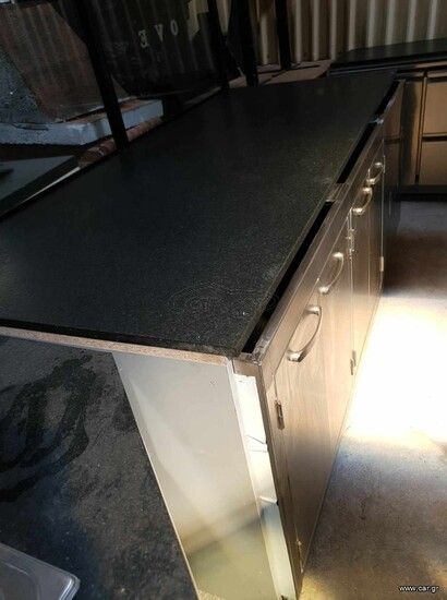 Picture of ΕΡΜΑΡΙΟ ΜΕ 4 ΑΝΟΙΓΟΜΕΝΕΣ ΠΟΡΤΕΣ